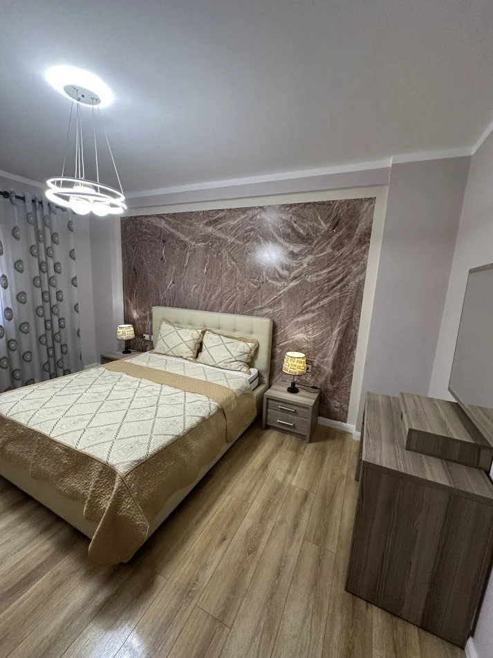 Tirane, vendesi appartamento 2+1+Balcone Piano 4, 101 m² 145.000 € (KOMBINAT)