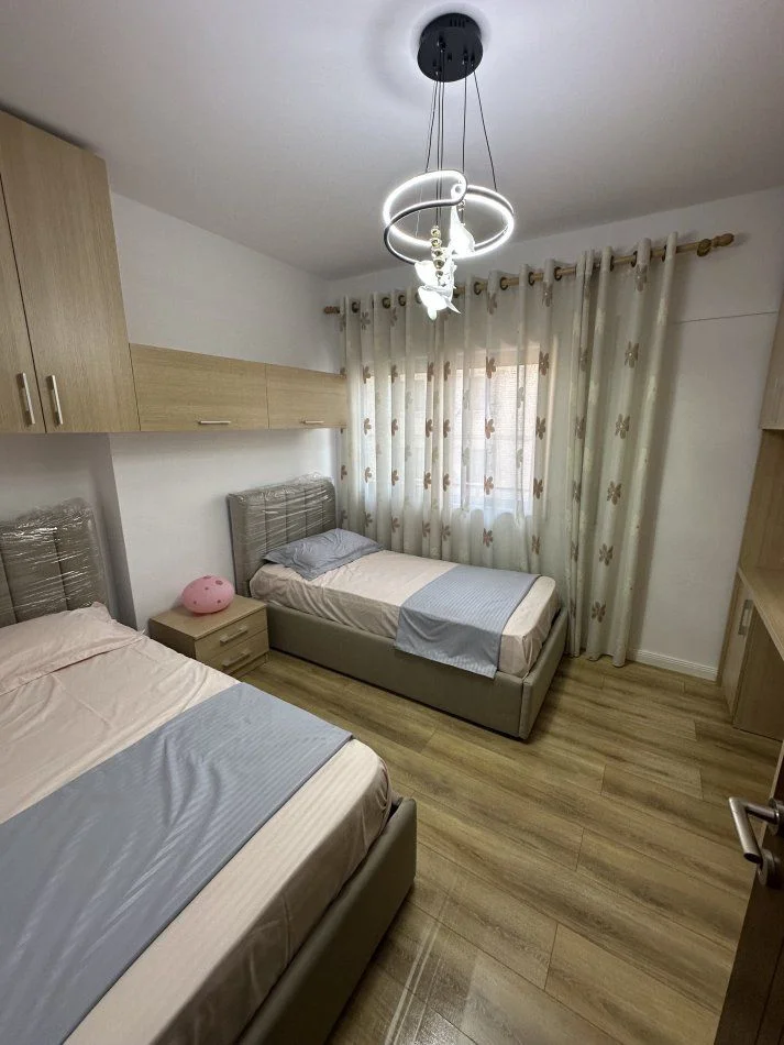 Tirane, vendesi appartamento 2+1+Balcone Piano 4, 101 m² 145.000 € (KOMBINAT)