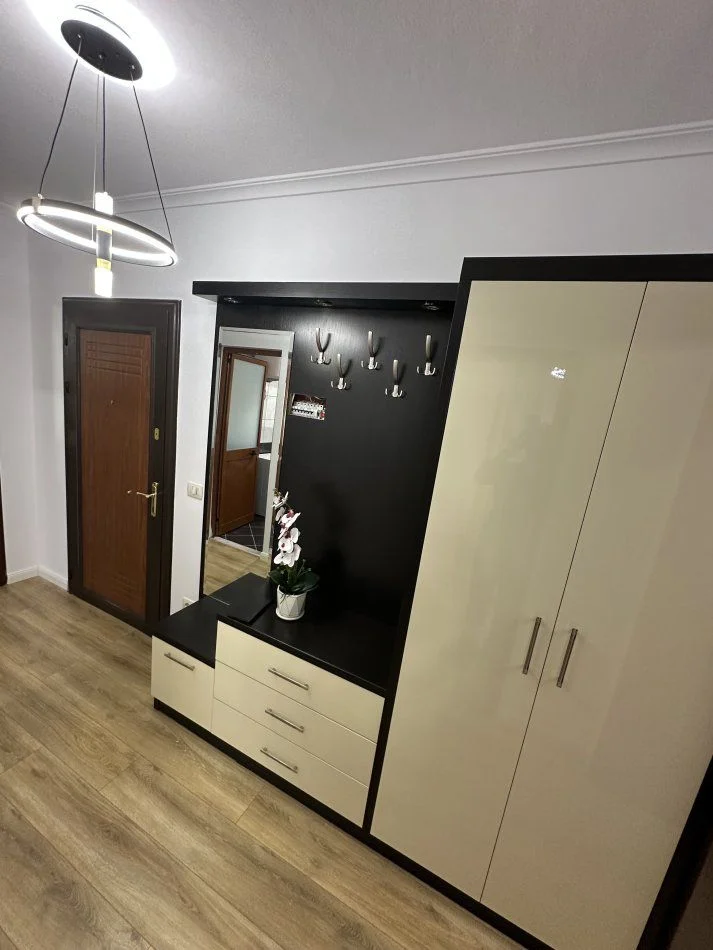 Tirane, vendesi appartamento 2+1+Balcone Piano 4, 101 m² 145.000 € (KOMBINAT)