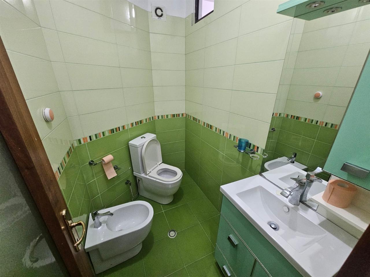 Apartament Ne Shitje 3+1 Tek Rruga e Kavajes ( ID 130105) Ti