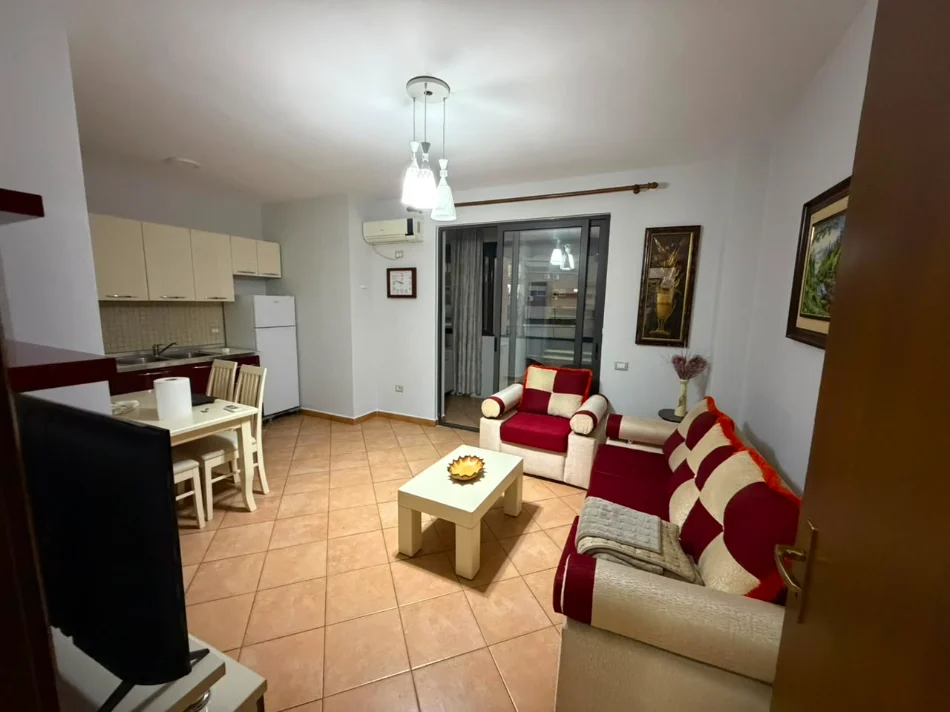 Tirane, jepet me qera apartament 1+1+Ballkon Kati 6, 65 m² 500 € (Ish Tregu Elektrik/Ali Demi)