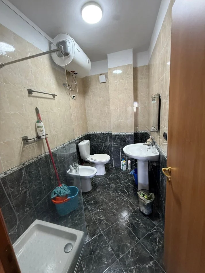 Tirane, affitto appartamento 2+1+Balcone Piano 6, 120 m² 750 € (VIA ELBASANIT)