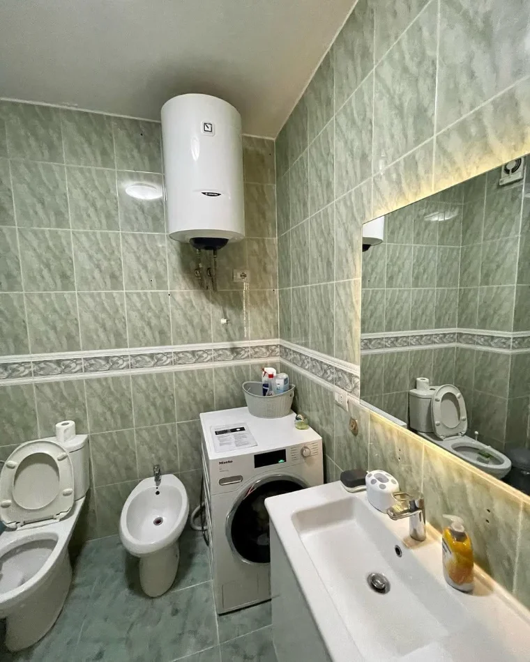 Tirana, affitto appartamento 1+1 al 8° piano, 75 m², 780 € (Via Islam Alla)