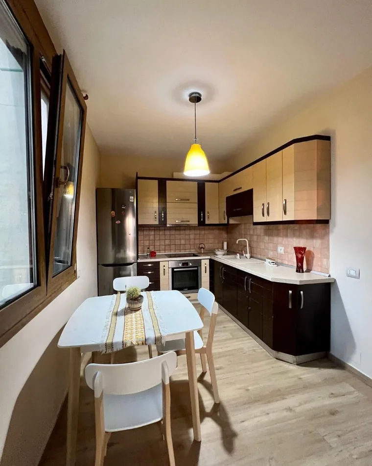 Tirana, affitto appartamento 1+1 al 8° piano, 75 m², 780 € (Via Islam Alla)