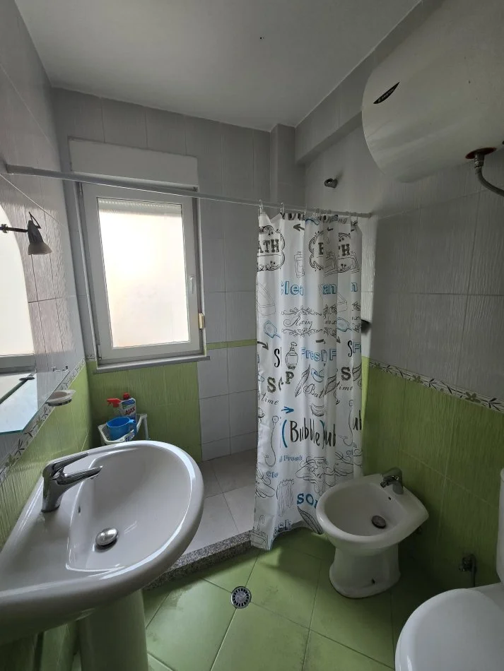 Tirane, affitto appartamento 1+1+Balcone Piano 3, 75 m² 550 € (VIA ELBASANIT)