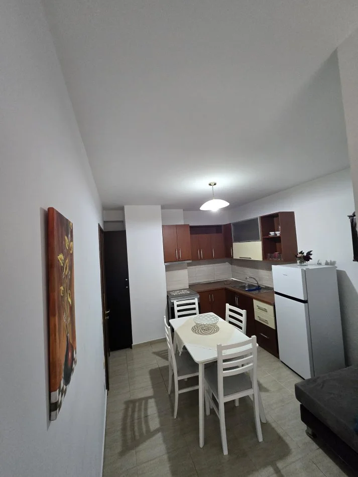 Tirane, affitto appartamento 1+1+Balcone Piano 3, 75 m² 550 € (VIA ELBASANIT)