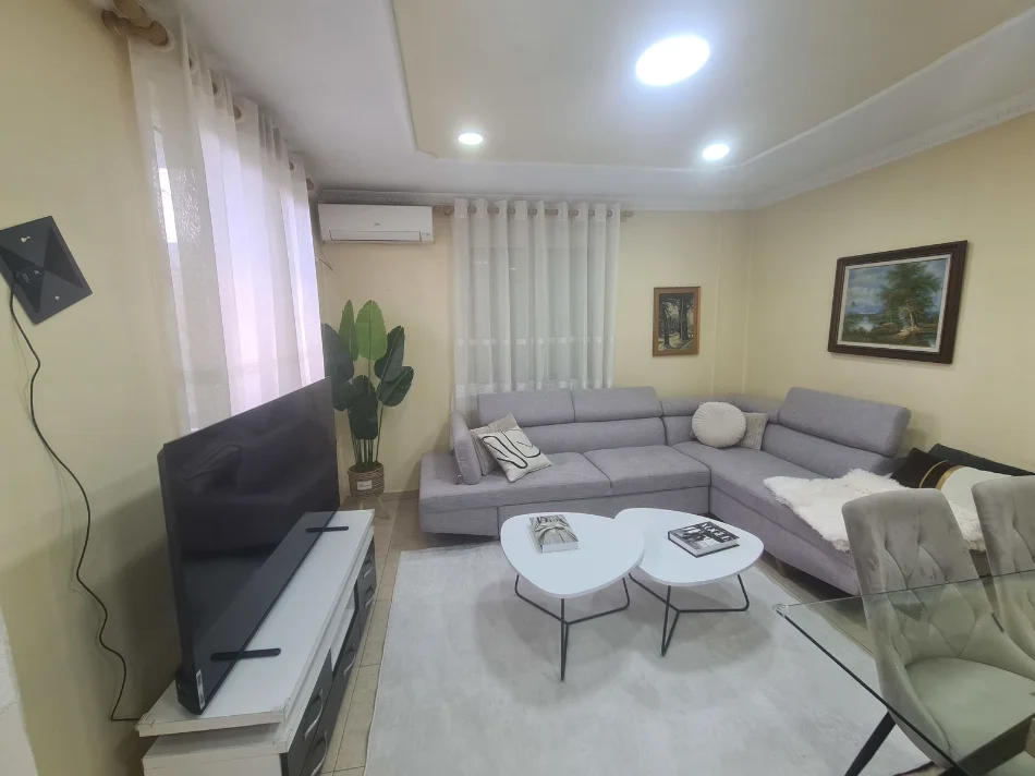 Tirane, jepet me qera apartament 1+1 Kati 3, 65 m² 500 € (BULEVARDI GJERGJ FISHTA)