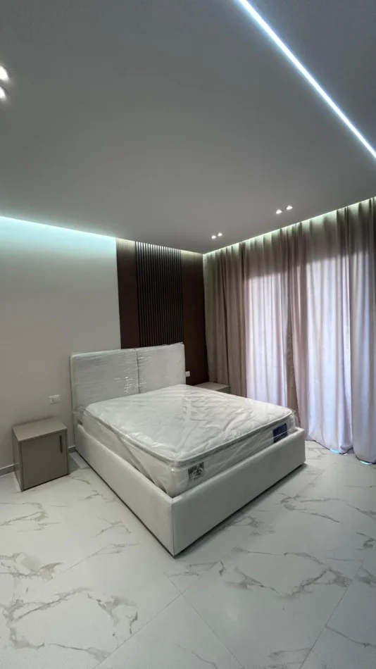 Tirane, affitto appartamento 1+1 Piano 2, 77 m² 650 € (COMPLESSO AURA)