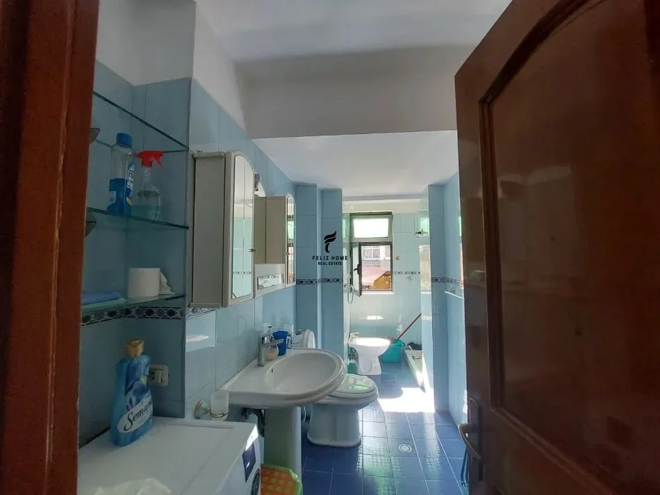 Tirane, affitto appartamento 1+1 Piano 3, 70 m² 500 € (VIA ELBASANIT)