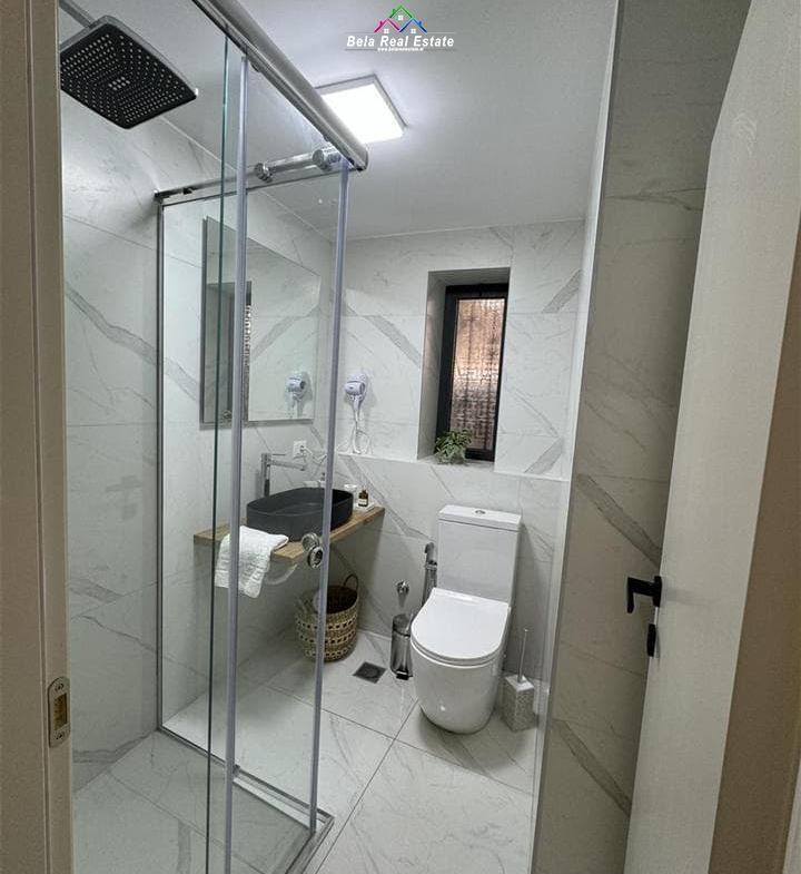 Vile me qera 2+1 prane Kompleksit Grand (ID BV22517) Tirane