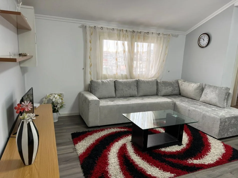 Tirane, jepet me qera apartament 2+1+Ballkon Kati 3, 80 m² 500 € (QYTET STUDENTI)