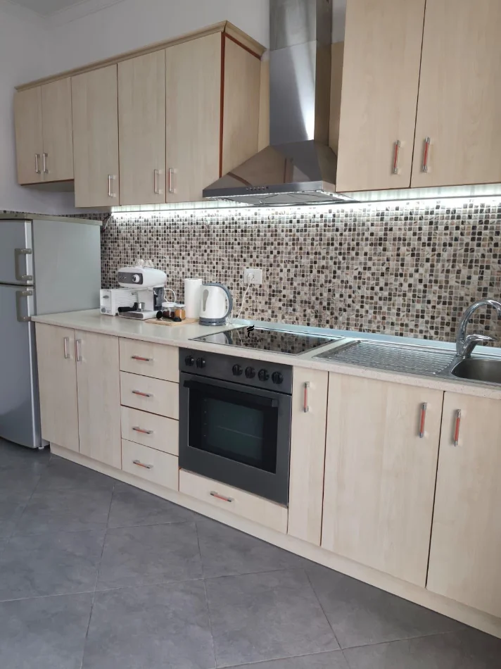 Tirane, affitto mensile appartamento 1+1 Piano 4, 70 m² 600 € (21 DICEMBRE)