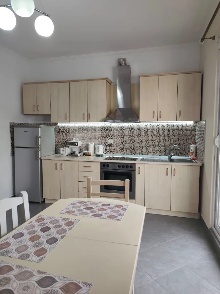 Tirane, affitto mensile appartamento 1+1 Piano 4, 70 m² 600 € (21 DICEMBRE)