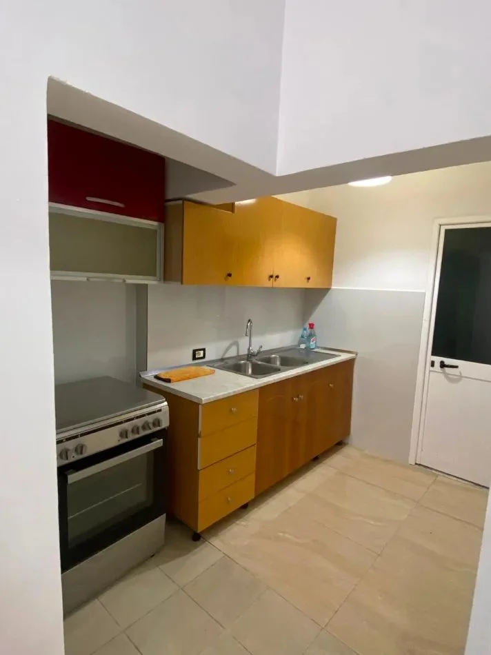 Tirana, affitto di appartamento 1+1 Piano 1, 45 m² 400 € (Varri i Bamit)