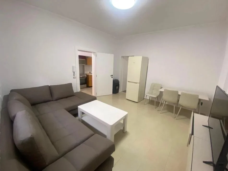 Tirana, affitto di appartamento 1+1 Piano 1, 45 m² 400 € (Varri i Bamit)