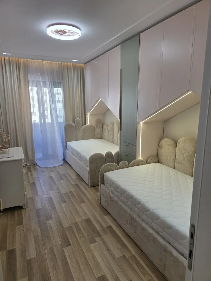 Tirane, affitto appartamento 2+1 Piano 7, 117 m² 1.000 € (FUSHA E AVIACIONIT)