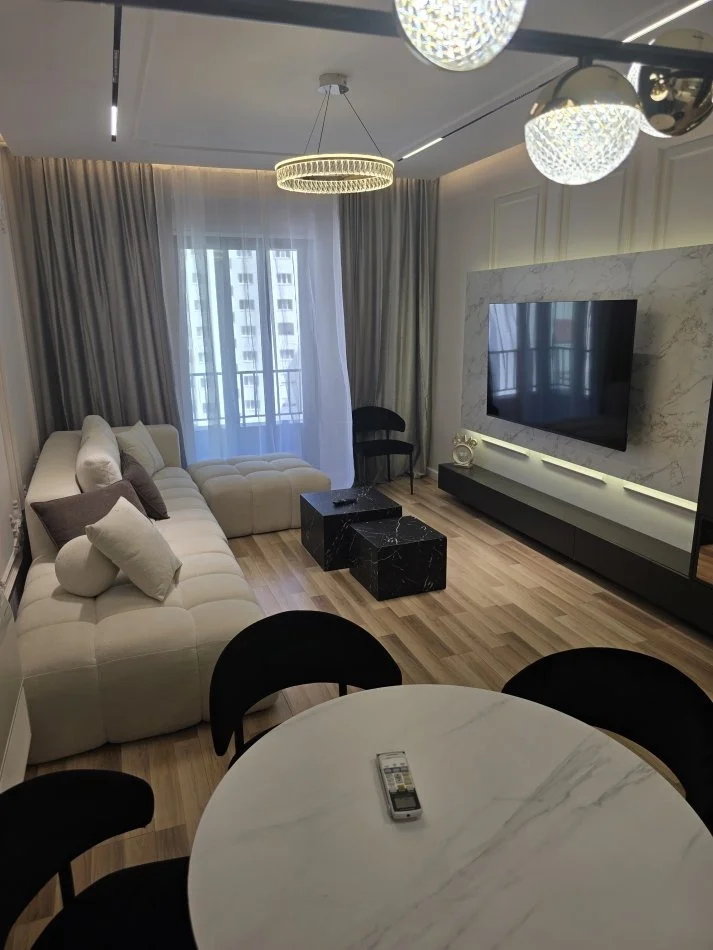 Tirane, jepet me qera apartament 2+1 Kati 7, 117 m² 1.000 € (FUSHA E AVIACIONIT)