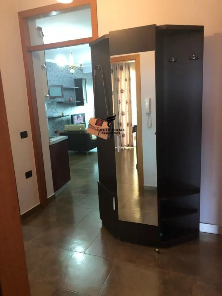 Tirana, Affitto appartamento 2+1 al quinto piano, 100 m², 600 € (VIA DIBRES)