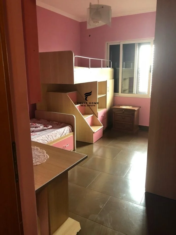 Tirana, Affitto appartamento 2+1 al quinto piano, 100 m², 600 € (VIA DIBRES)