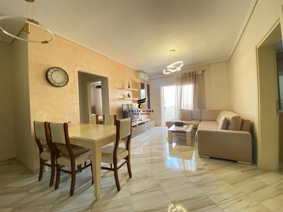 Tirane, affitto appartamento 2+1 Piano 9, 100 m² 700 € (MYSLYM SHYRI)