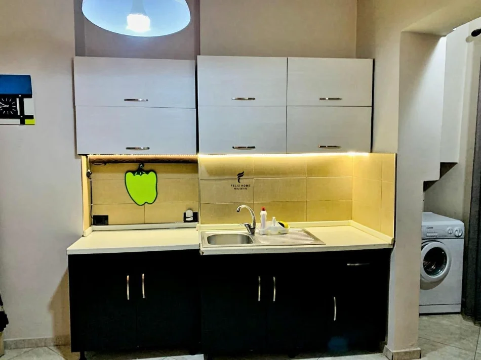 Tirana, affitto appartamento 1+1 Piano 4, 73 m² 600 € (VIA KAVAJES)