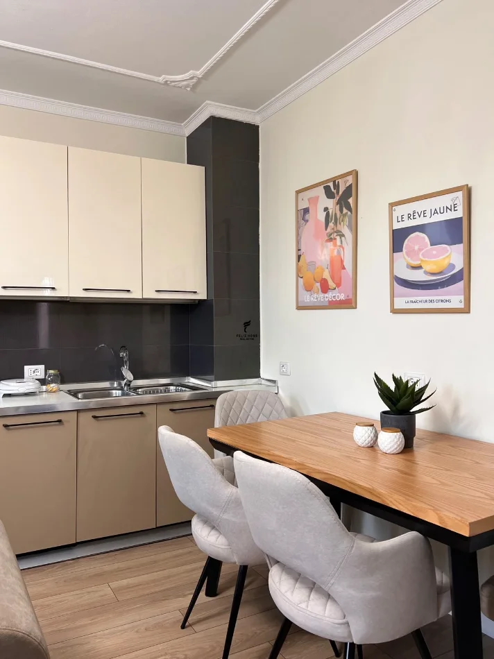 Tirana, appartamento in affitto mensile, 3+1, Piano 3, 100 m², 1.200 € (VASIL SHANTO)