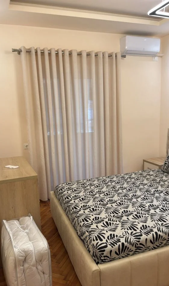 Tirane, affitto appartamento 2+1 Piano 3, 74 m² 600 € (SELVIA)
