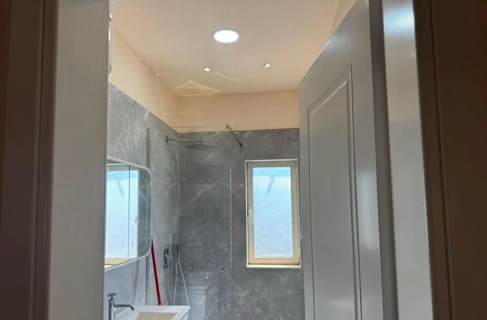 Tirane, affitto appartamento 2+1 Piano 3, 74 m² 600 € (SELVIA)