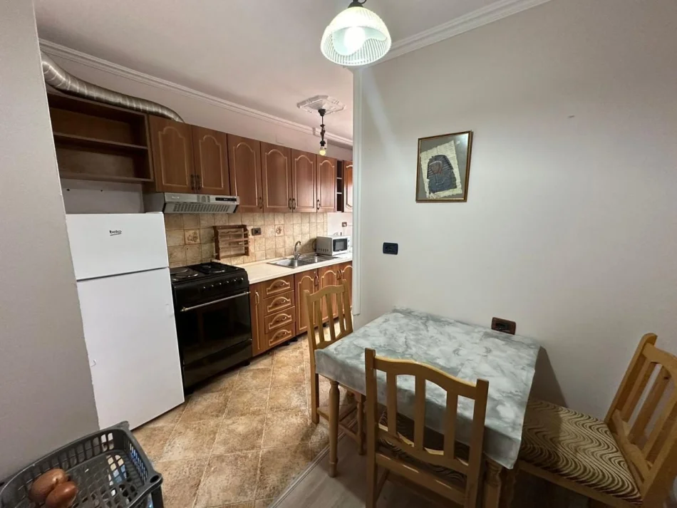 Tirana, affitto appartamento 1+1 Piano 5, 65 m² 600 € (Via Myslym Shyri)