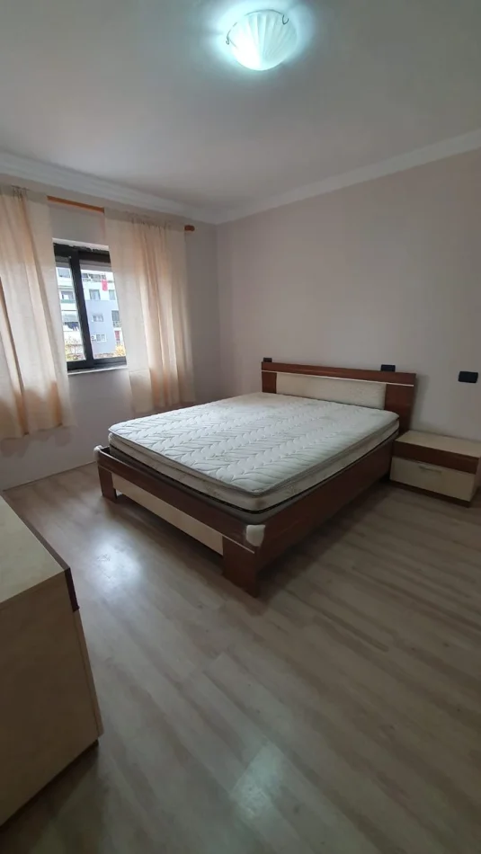 Tirana, affitto appartamento 1+1 Piano 5, 65 m² 600 € (Via Myslym Shyri)