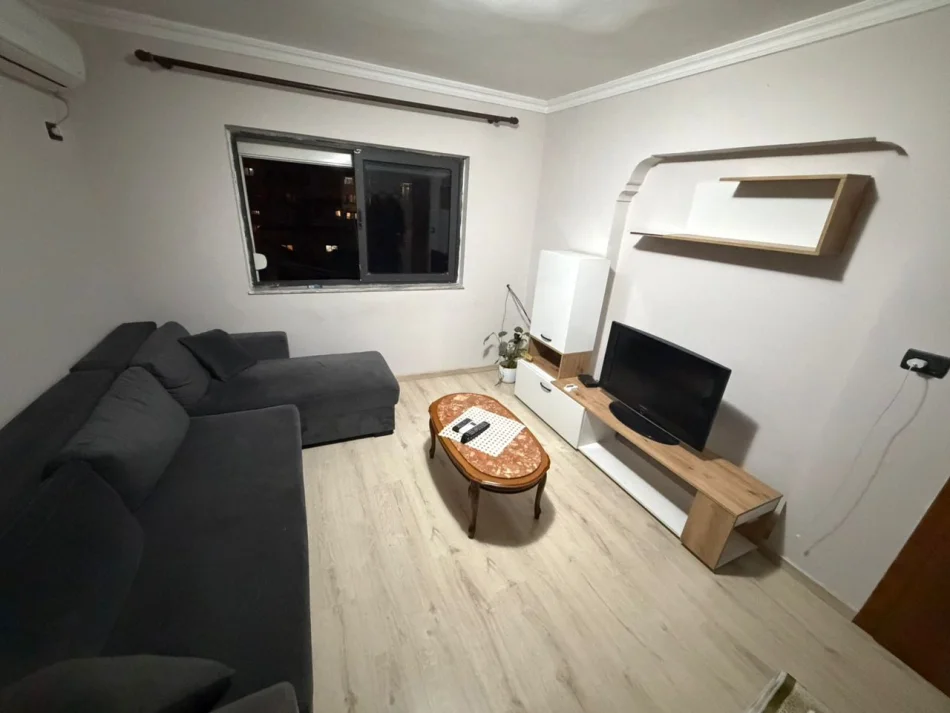 Tirane, jepet me qera apartament 1+1 Kati 5, 65 m² 600 € (Rruga Myslym Shyri)