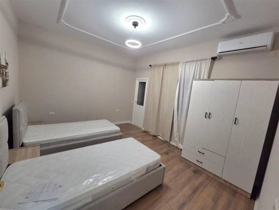 Tirane, Apartment for Rent on the 2nd Floor, 169 m², €800 (FUSHA E AVIACIONIT)