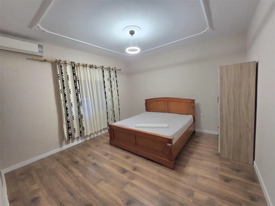 Tirane, Apartment for Rent on the 2nd Floor, 169 m², €800 (FUSHA E AVIACIONIT)