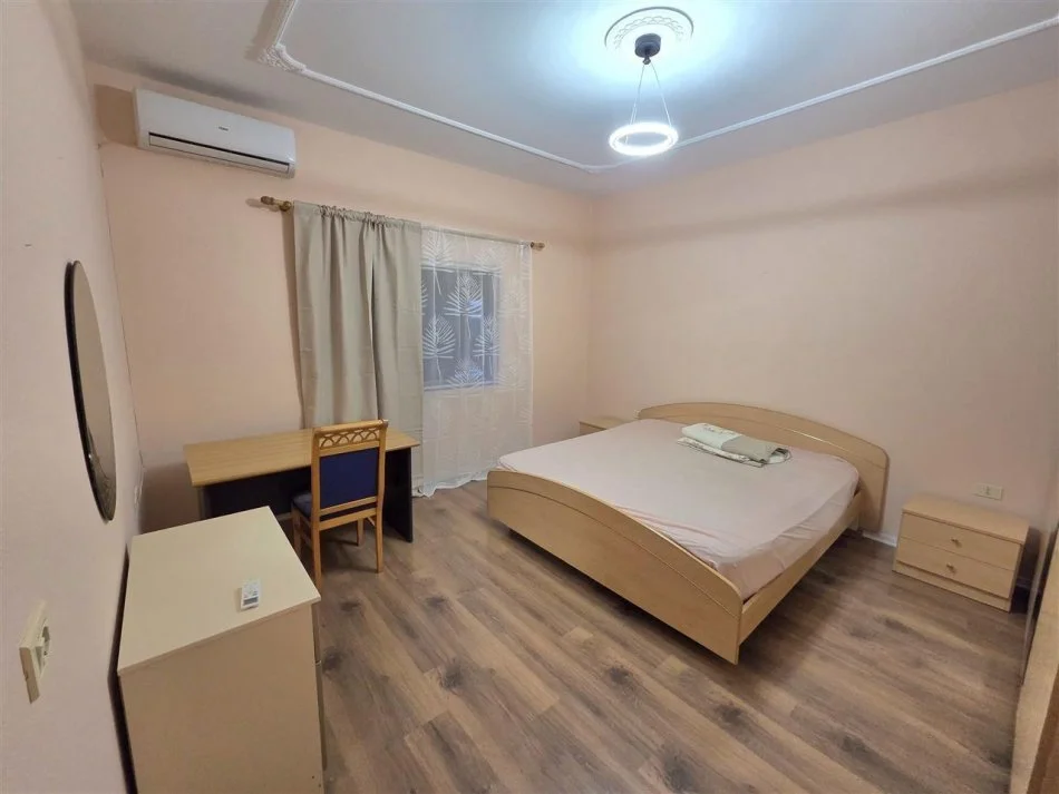 Tirane, Apartment for Rent on the 2nd Floor, 169 m², €800 (FUSHA E AVIACIONIT)