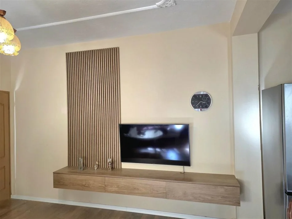 Tirane, Apartment for Rent on the 2nd Floor, 169 m², €800 (FUSHA E AVIACIONIT)