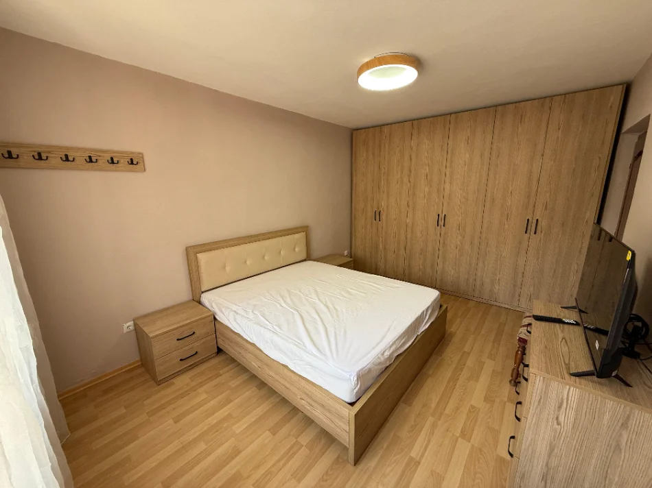 Tirana, affitto appartamento 2+1 Piano 2, 80 m² 550 € (VIA DELL'ELBA)