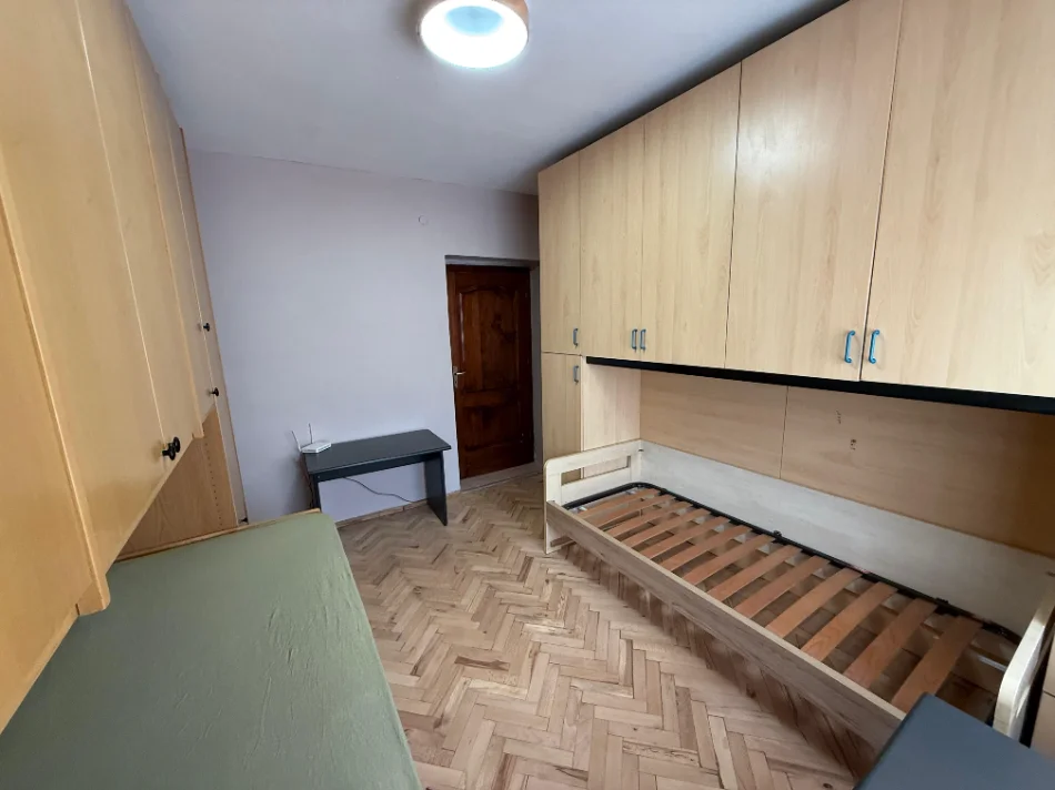 Tirana, affitto appartamento 2+1 Piano 2, 80 m² 550 € (VIA DELL'ELBA)