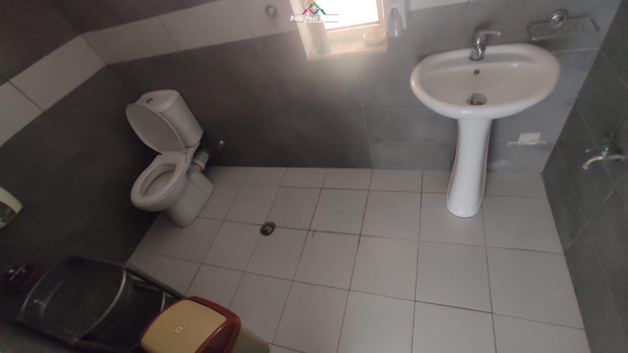 Zyre Me Qera Tek Brryli (ID BZ2546) Tirane.