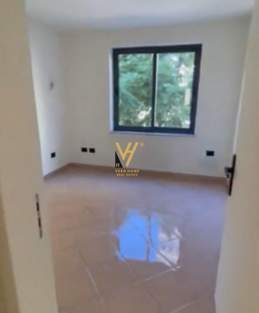 JEPET ZYRE 70 M2 ME QERA TE TIRANA E RE 65.000 LEKE