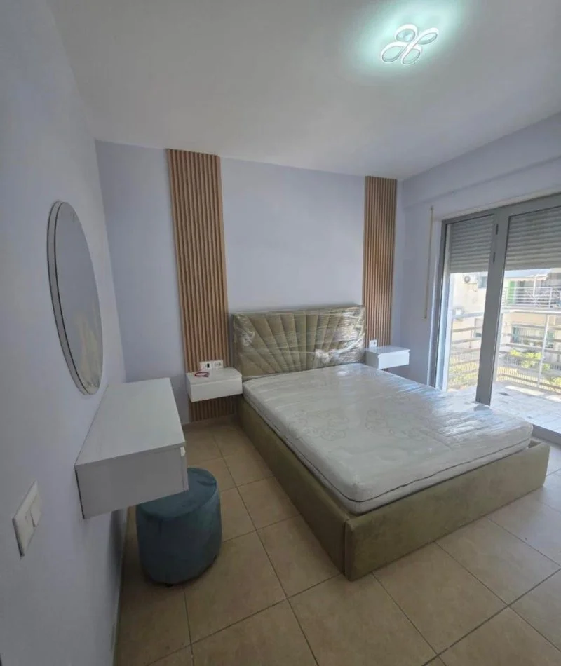 Tirana, appartamento in affitto con una camera da letto, balcone, piano 2, 68 m², 500 € (5 mesi)