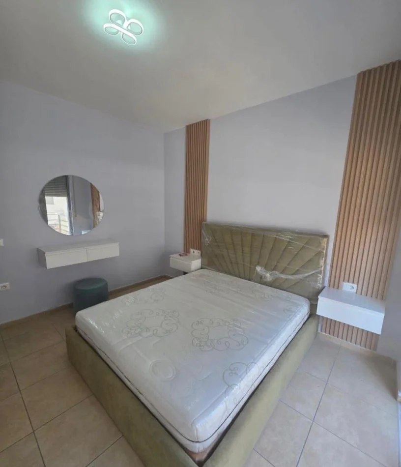 Tirana, appartamento in affitto con una camera da letto, balcone, piano 2, 68 m², 500 € (5 mesi)