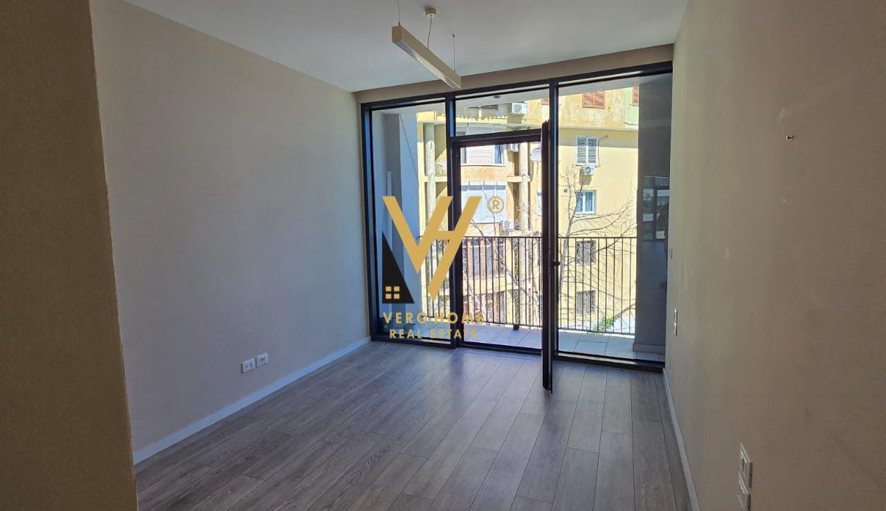 OFFICE 102 M2 WITH LAKE VIEW FLOOR FOR RENT 1,500 EURO