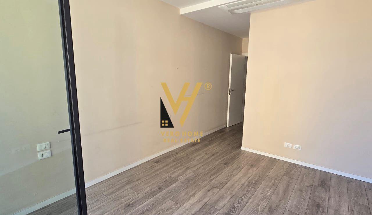 OFFICE 102 M2 WITH LAKE VIEW FLOOR FOR RENT 1,500 EURO