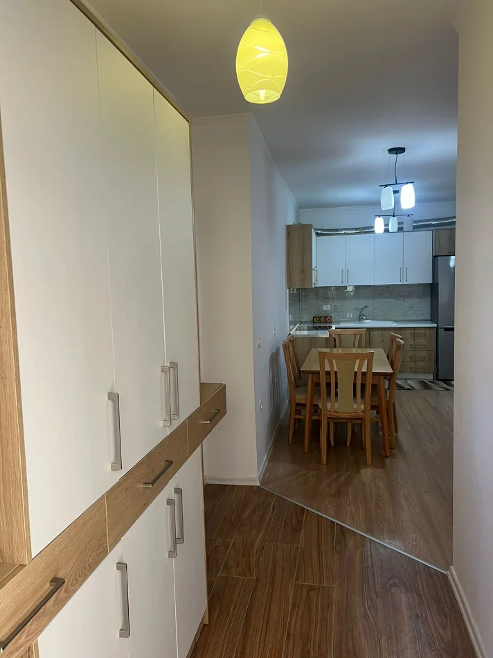 Tirane, affitto appartamento 3+1 Piano 1, 100 m² 600 € (zona Kodra e Diellit)