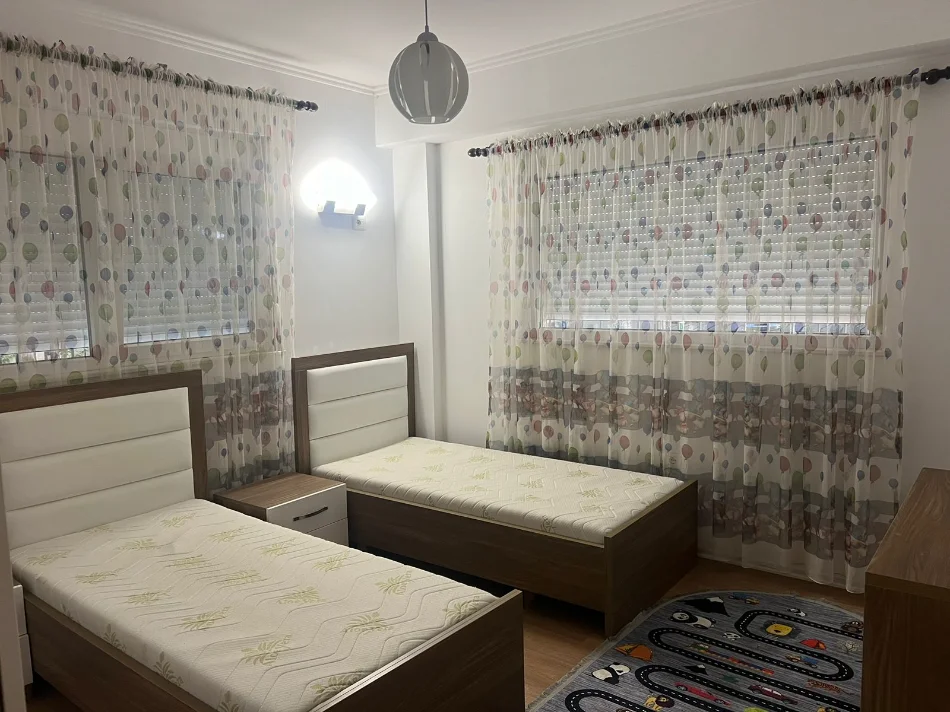 Tirane, affitto appartamento 3+1 Piano 1, 100 m² 600 € (zona Kodra e Diellit)