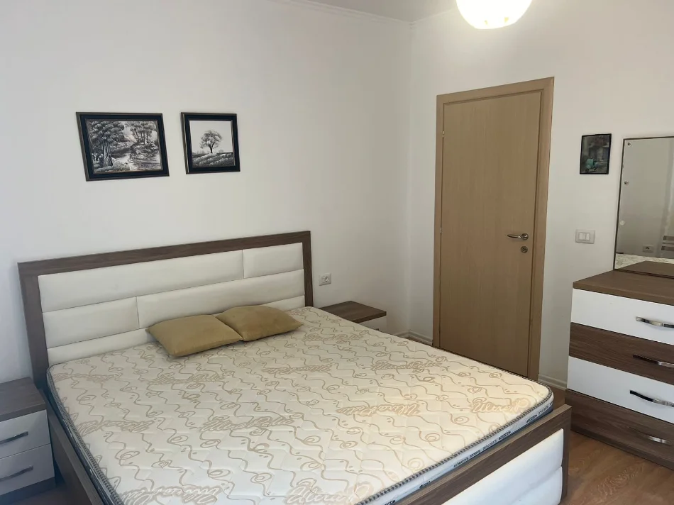 Tirane, affitto appartamento 3+1 Piano 1, 100 m² 600 € (zona Kodra e Diellit)