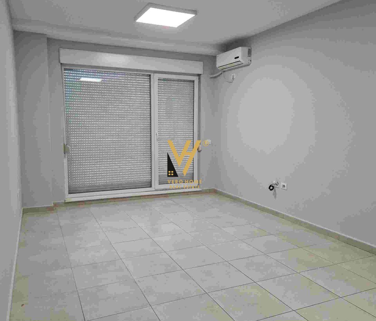 JEPET ZYRE 50 M2 ME QERA TE MANGALEMI, 21 DHJETORI 40.000 LE