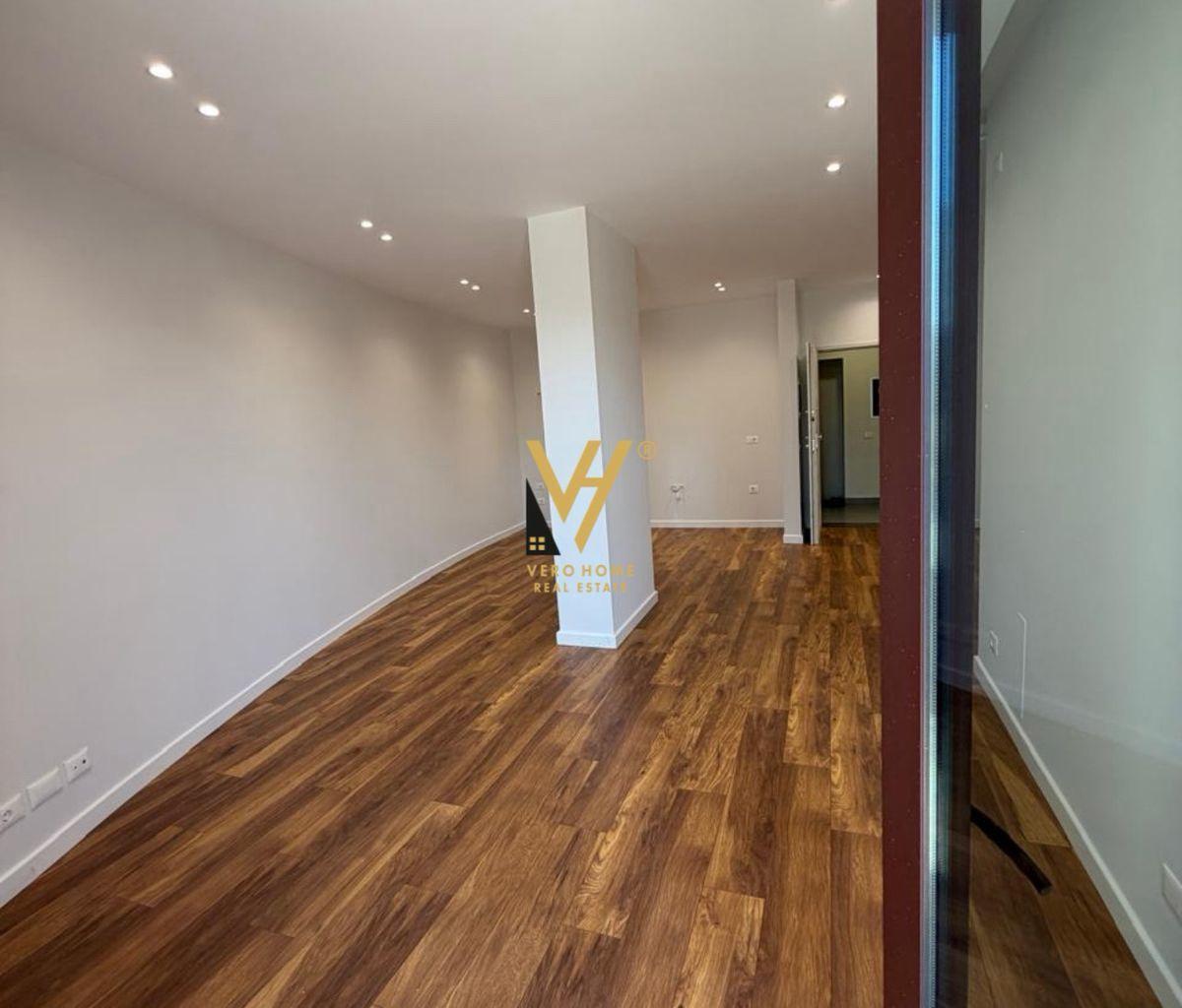 JEPET ZYRE 100 M2 ME QIRA TE KOMUNA E PARISIT 1.500 EURO