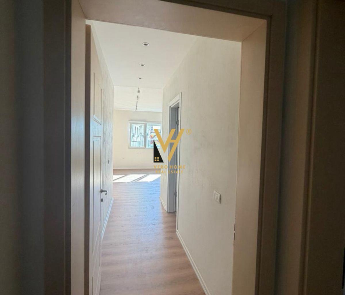 JEPET ZYRE 135 M2 ME QIRA TE PAZARI I RI 1.500 EURO