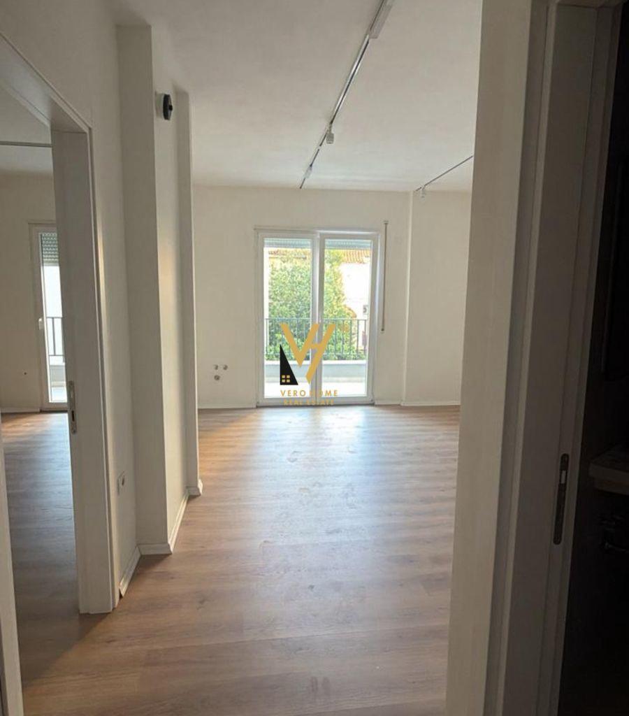 JEPET ZYRE 135 M2 ME QIRA TE PAZARI I RI 1.500 EURO